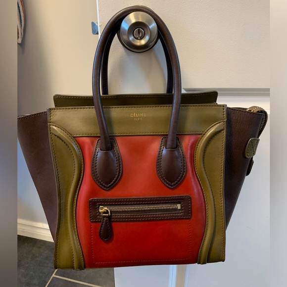 Celine Handbags - ❤️Host pick Stunning Celine Luggage bag🩷